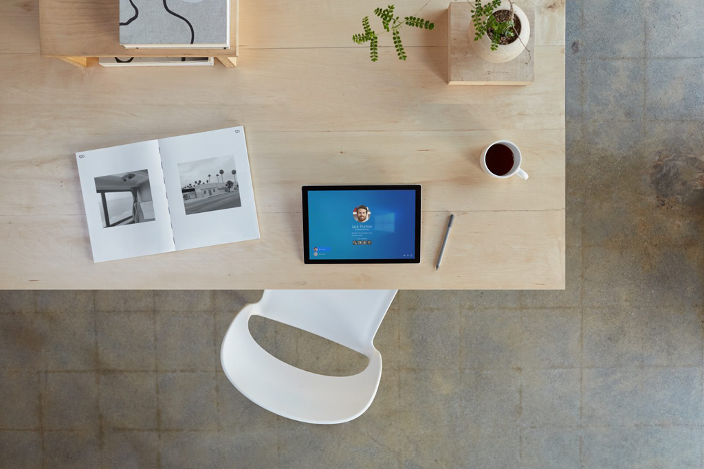 Werkplek van een medewerker met Business Central voorziening