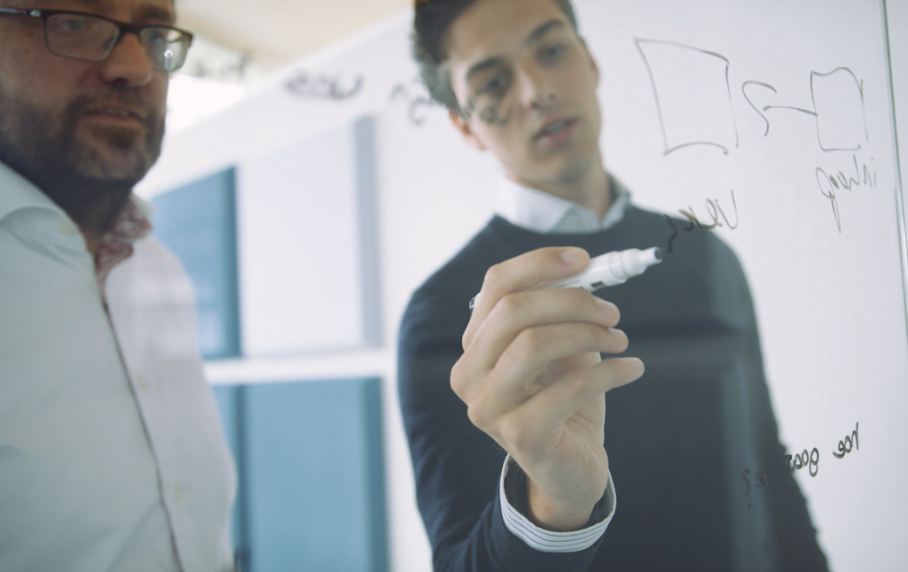 Een project team aan het werk met projectmanagement