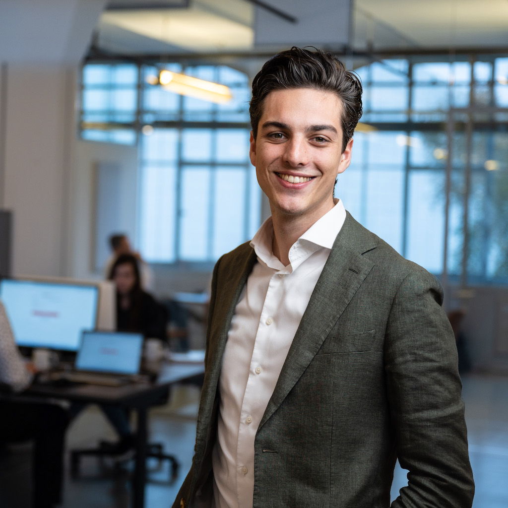 Profielfoto van Ruben de Lange in het kantoor van Bluace in de Van Nelle Fabriek
