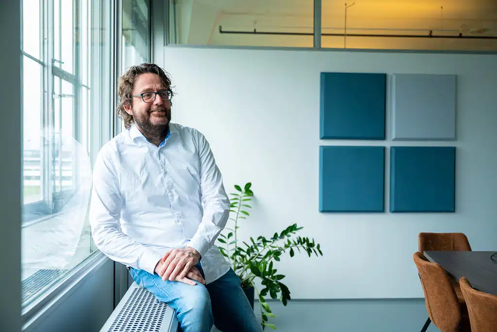 Een foto van een medewerker van Bluace in het kantoor